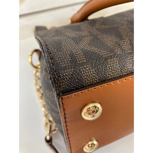 MICHAEL KORS SIGNATURE SAFFIANO LEATHER MEDIUM SHOULDER BAG - Picture 8 of 16